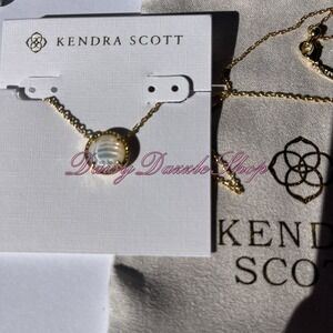 🏐Kendra Scott Volleyball Gold Short Pendant Necklace White Mother Of Pearl New✨